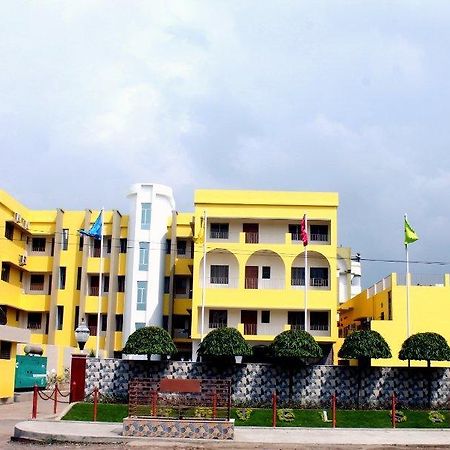 Hotel Samrat Baharampur Exterior foto