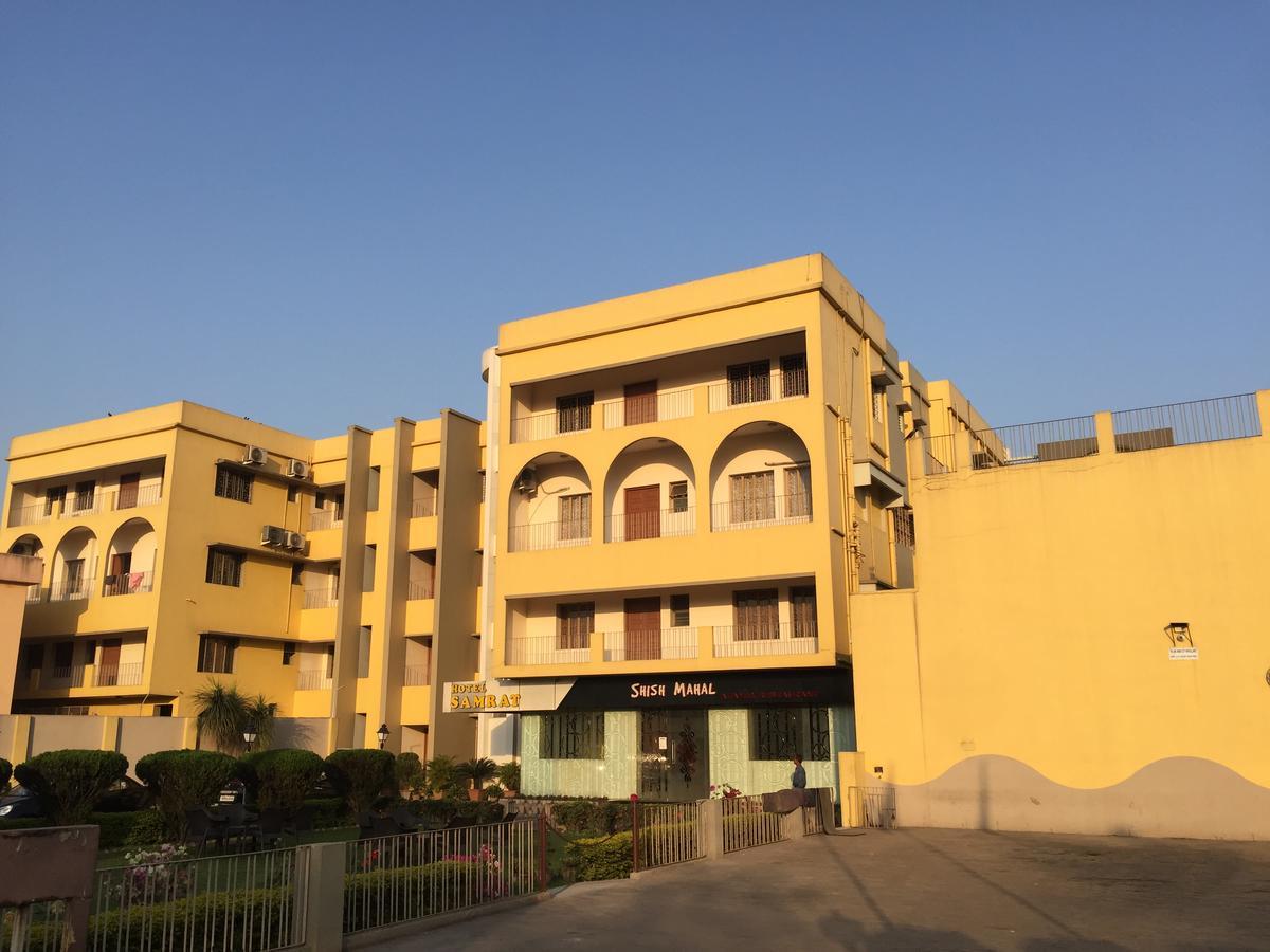 Hotel Samrat Baharampur Exterior foto